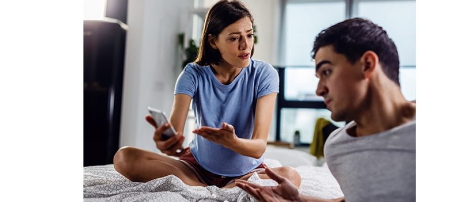 65% de las mujeres latinas creen que su pareja les ha sido infiel en Redes Sociales